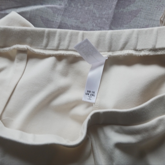 White trouser - Picture 3 of 3